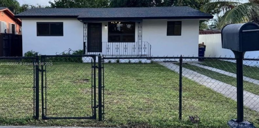 House in Miami, Florida 3 bedrooms, 145.3 sq.m. № 1965366