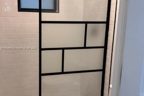 House in Miami, Florida 3 bedrooms, 145.3 sq.m. № 1965366 - photo 9