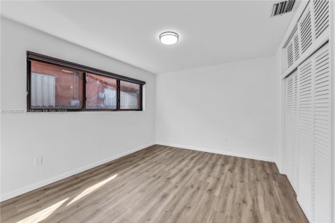 House in Miami, Florida 3 bedrooms, 145.3 sq.m. № 1965366 - photo 19