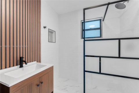 House in Miami, Florida 3 bedrooms, 145.3 sq.m. № 1965366 - photo 15