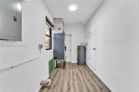 House in Miami, Florida 3 bedrooms, 145.3 sq.m. № 1965366 - photo 26