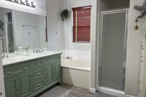 Снять в аренду виллу или дом в Дорал, Флорида 3 спальни, 163.51м2, № 1984285 - фото 15