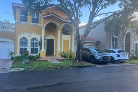 Снять в аренду виллу или дом в Дорал, Флорида 3 спальни, 163.51м2, № 1984285 - фото 1