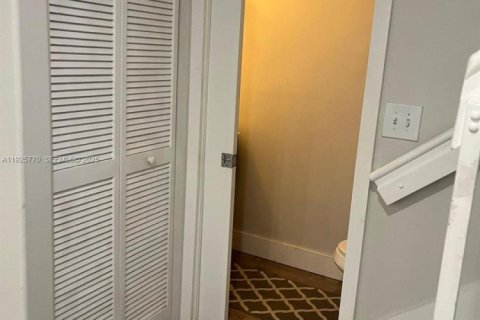 Снять в аренду виллу или дом в Дорал, Флорида 3 спальни, 163.51м2, № 1984285 - фото 5