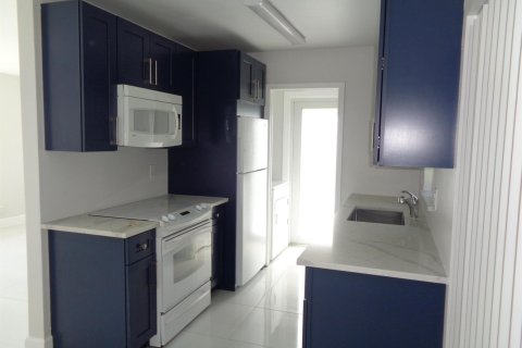 Villa ou maison à louer à Boca Raton, Floride: 2 chambres, 80.64 m2 № 2416002 - photo 3