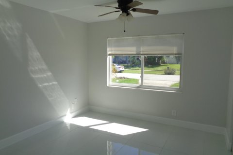 Villa ou maison à louer à Boca Raton, Floride: 2 chambres, 80.64 m2 № 2416002 - photo 9