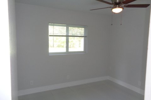 Villa ou maison à louer à Boca Raton, Floride: 2 chambres, 80.64 m2 № 2416002 - photo 8