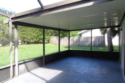 Villa ou maison à louer à Boca Raton, Floride: 2 chambres, 80.64 m2 № 2416002 - photo 16
