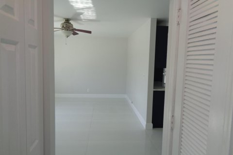 Villa ou maison à louer à Boca Raton, Floride: 2 chambres, 80.64 m2 № 2416002 - photo 5
