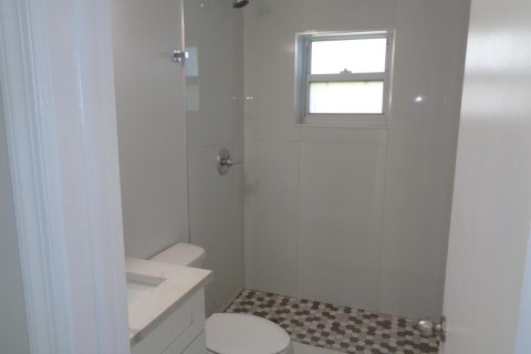 Villa ou maison à louer à Boca Raton, Floride: 2 chambres, 80.64 m2 № 2416002 - photo 12