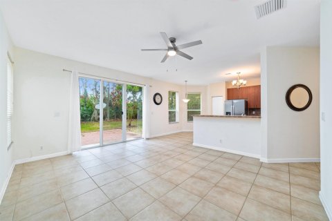 House in St. Lucie, Florida 5 bedrooms, 265.05 sq.m. № 2175580 - photo 13