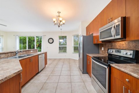 House in St. Lucie, Florida 5 bedrooms, 265.05 sq.m. № 2175580 - photo 8