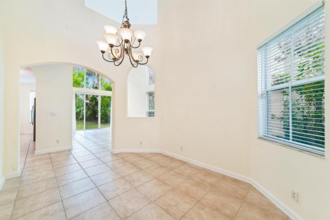 House in St. Lucie, Florida 5 bedrooms, 265.05 sq.m. № 2175580 - photo 7