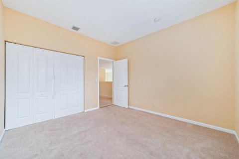 House in St. Lucie, Florida 5 bedrooms, 265.05 sq.m. № 2175580 - photo 25