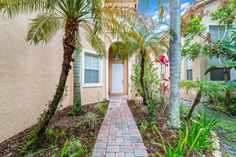 House in St. Lucie, Florida 5 bedrooms, 265.05 sq.m. № 2175580 - photo 2
