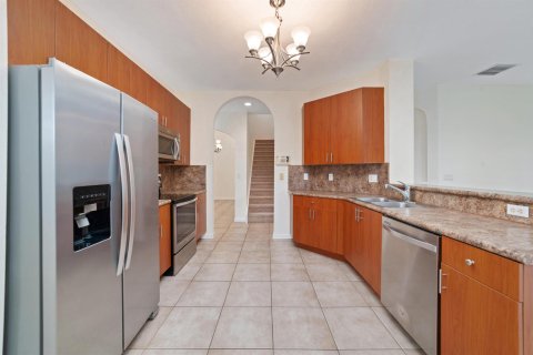 House in St. Lucie, Florida 5 bedrooms, 265.05 sq.m. № 2175580 - photo 9