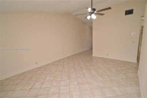 Casa en alquiler en Dania Beach, Florida, 2 dormitorios, 92.9 m2 № 1928469 - foto 5