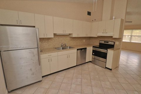 Casa en alquiler en Dania Beach, Florida, 2 dormitorios, 92.9 m2 № 1928469 - foto 6