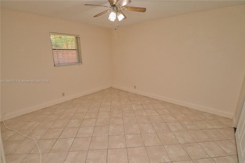 Casa en alquiler en Dania Beach, Florida, 2 dormitorios, 92.9 m2 № 1928469 - foto 9