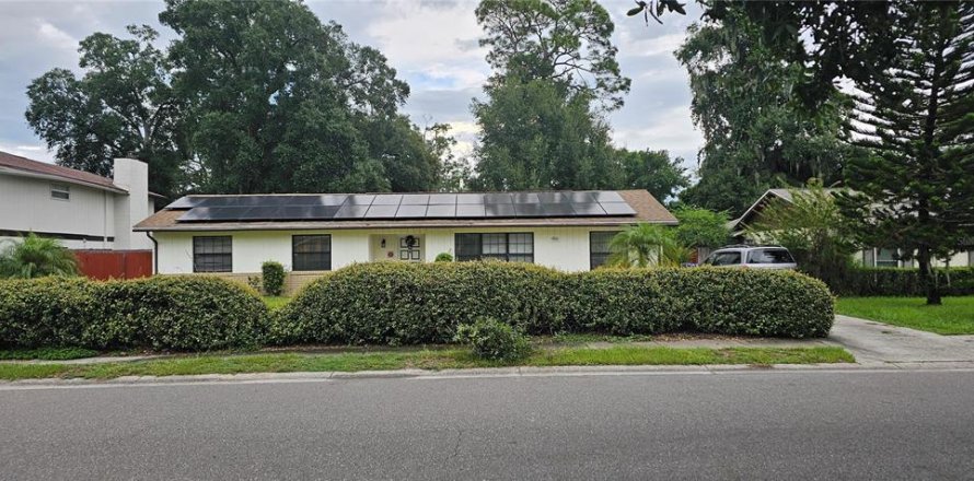 Commercial property in Orlando, Florida 266.82 sq.m. № 2394095