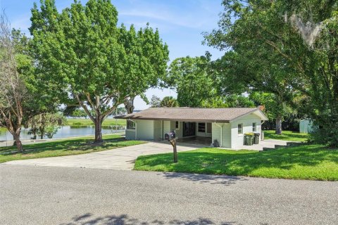 House in Clermont, Florida 3 bedrooms, 174.01 sq.m. № 2224342 - photo 2