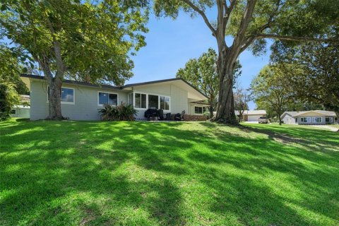 House in Clermont, Florida 3 bedrooms, 174.01 sq.m. № 2224342