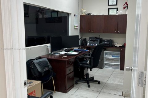 Купить коммерческую недвижимость в Хайалиа, Флорида № 2009643 - фото 14