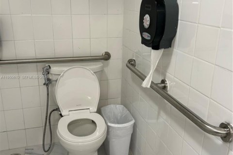 Купить коммерческую недвижимость в Хайалиа, Флорида № 2009643 - фото 17