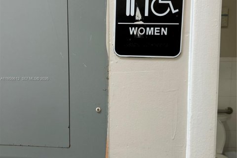 Купить коммерческую недвижимость в Хайалиа, Флорида № 2009643 - фото 12