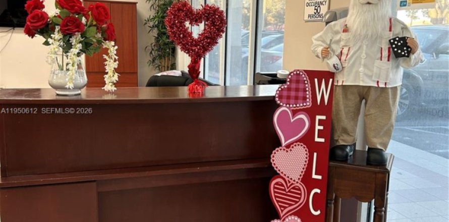 Коммерческая недвижимость в Хайалиа, Флорида № 2009643