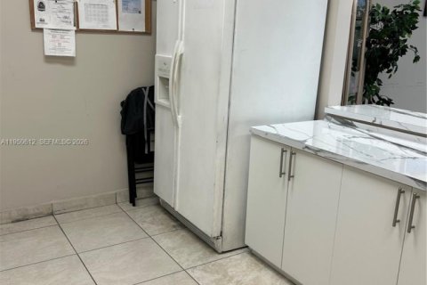 Купить коммерческую недвижимость в Хайалиа, Флорида № 2009643 - фото 8