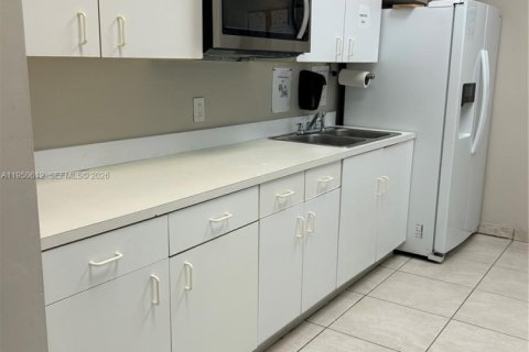 Купить коммерческую недвижимость в Хайалиа, Флорида № 2009643 - фото 9