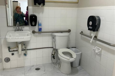 Купить коммерческую недвижимость в Хайалиа, Флорида № 2009643 - фото 13