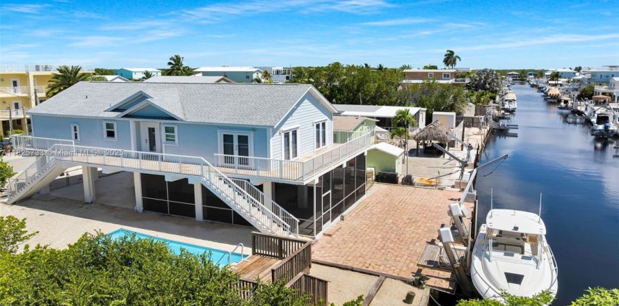 House in Key Largo, Florida 3 bedrooms, 144.09 sq.m. № 1794927