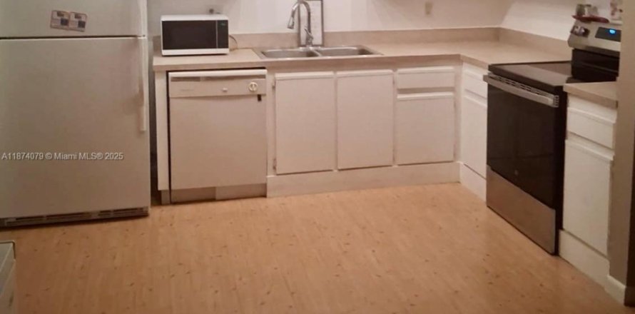 Townhouse in Okeechobee, Florida 2 bedrooms № 1943483