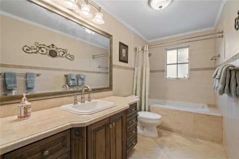 House in Homestead, Florida 5 bedrooms, 377.74 sq.m. № 1875600 - photo 27