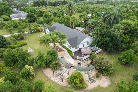 House in Homestead, Florida 5 bedrooms, 377.74 sq.m. № 1875600 - photo 6