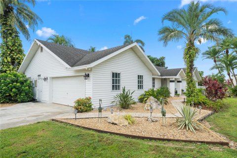 House in Homestead, Florida 5 bedrooms, 377.74 sq.m. № 1875600 - photo 3