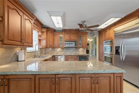 House in Homestead, Florida 5 bedrooms, 377.74 sq.m. № 1875600 - photo 12