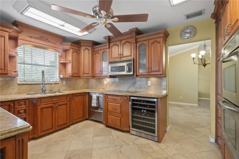 House in Homestead, Florida 5 bedrooms, 377.74 sq.m. № 1875600 - photo 9