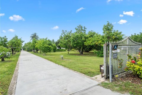 House in Homestead, Florida 5 bedrooms, 377.74 sq.m. № 1875600 - photo 8