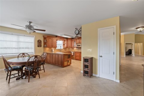 House in Homestead, Florida 5 bedrooms, 377.74 sq.m. № 1875600 - photo 14