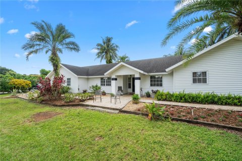 House in Homestead, Florida 5 bedrooms, 377.74 sq.m. № 1875600 - photo 2