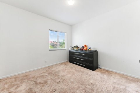 House in West Palm Beach, Florida 5 bedrooms, 208.1 sq.m. № 2176221 - photo 24