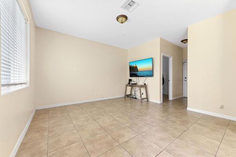 House in West Palm Beach, Florida 5 bedrooms, 208.1 sq.m. № 2176221 - photo 12