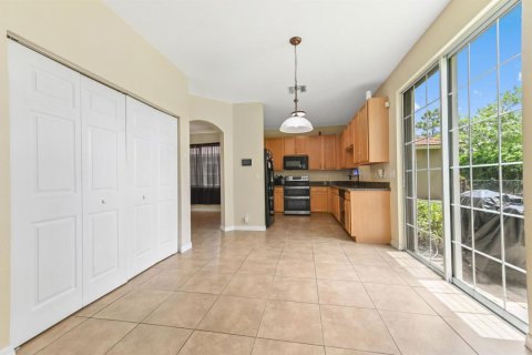 House in West Palm Beach, Florida 5 bedrooms, 208.1 sq.m. № 2176221 - photo 10