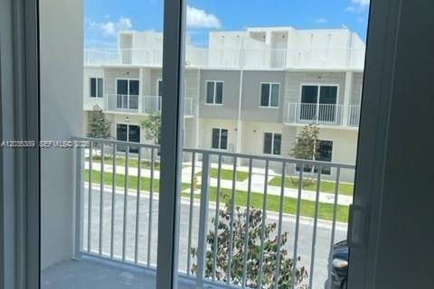 Adosado en venta en Homestead, Florida, 4 dormitorios, 129.88 m2 № 2085716 - foto 9