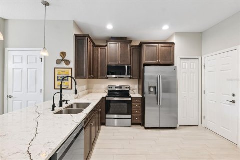 Townhouse in Wesley Chapel, Florida 2 bedrooms, 145.95 sq.m. № 1835865 - photo 4