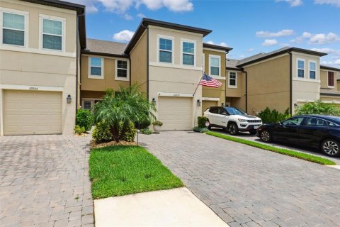 Townhouse in Wesley Chapel, Florida 2 bedrooms, 145.95 sq.m. № 1835865 - photo 3