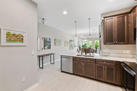 Townhouse in Wesley Chapel, Florida 2 bedrooms, 145.95 sq.m. № 1835865 - photo 10